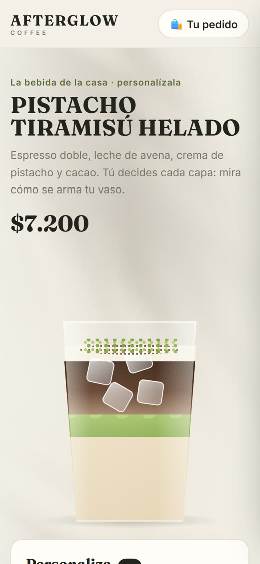La página de una cafetería hecha con TuCrea, vista en un celular